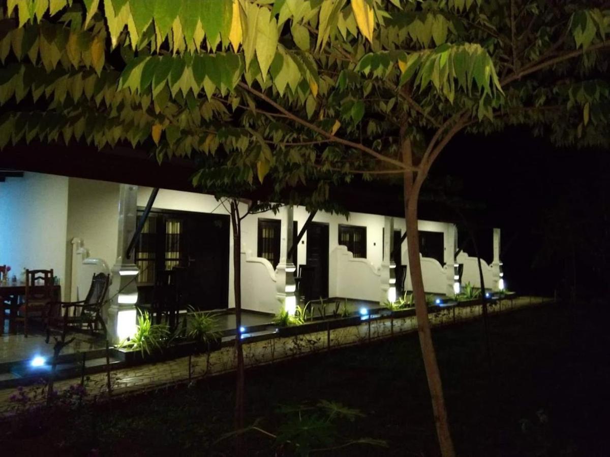 Amron Resort Sigirîya Extérieur photo